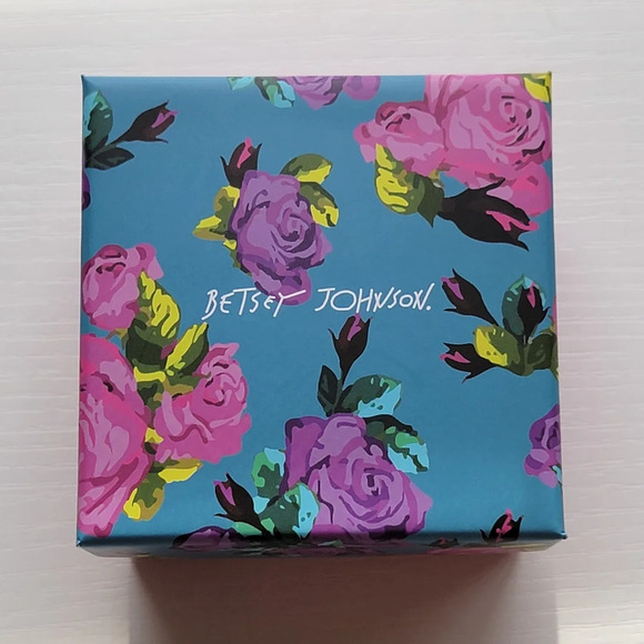 Betsey Johnson Pink Camera Necklace Set NWT - Picture 2 of 2